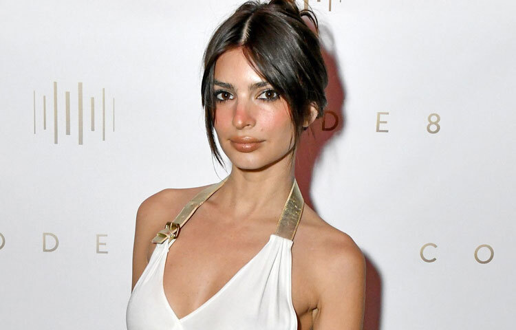 এমিলি রাতাজকাওস্কি: মডেল, অভিনেত্রী, লেখিকা এমিলির পরিচয় বহুমাত্রিক। নিজের শরীর, চিন্তা ও ব্যক্তিত্ব নিয়ে তার স্পষ্ট অবস্থান তাকে করেছে সাহসী নারীর প্রতীক। র‍্যাম্প, সিনেমা বা সোশ্যাল মিডিয়ায় তিনি সব সময়ই আলোচনার কেন্দ্রবিন্দু।