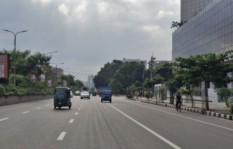 জরুরি প্রয়োজনে যারা বের হয়েছেন তারা জলজট ও গণপরিবহন কম থাকায় কিছুটা দুর্ভোগে পড়েছেন।