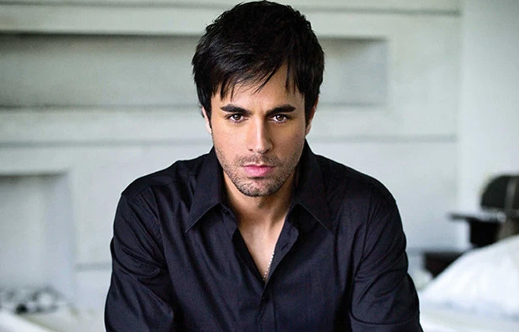 গ্র্যামি, বিলবোর্ড, ওয়ার্ল্ড মিউজিক অ্যাওয়ার্ডসহ বহু পুরস্কার পেয়েছেন এনরিকে।