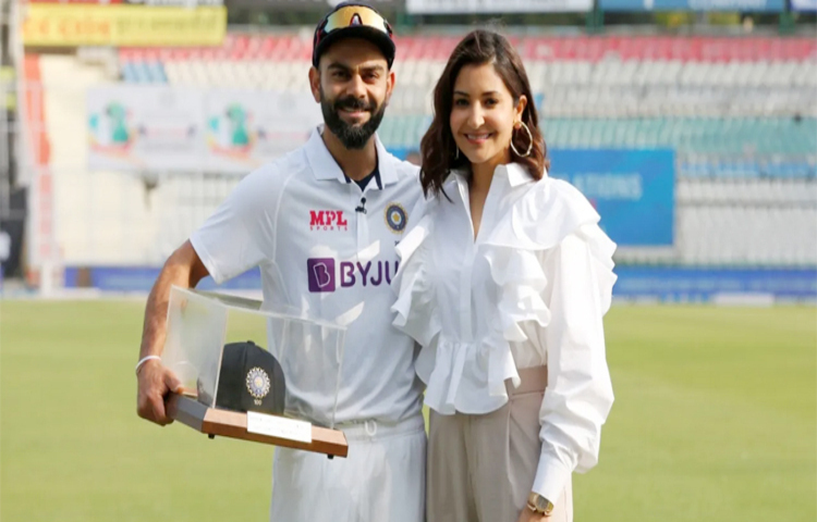 দ্বিতীয় সন্তানের আগমনের সুসংবাদ জানালেন বিরাট কোহলি ও আনুশকা শর্মা। তবে খবরটি একটু দেরি করেই জানালেন ভারতের জনপ্রিয় এই দম্পতি। তারা ছেলের নাম রেখেছেন অ্যাকে।