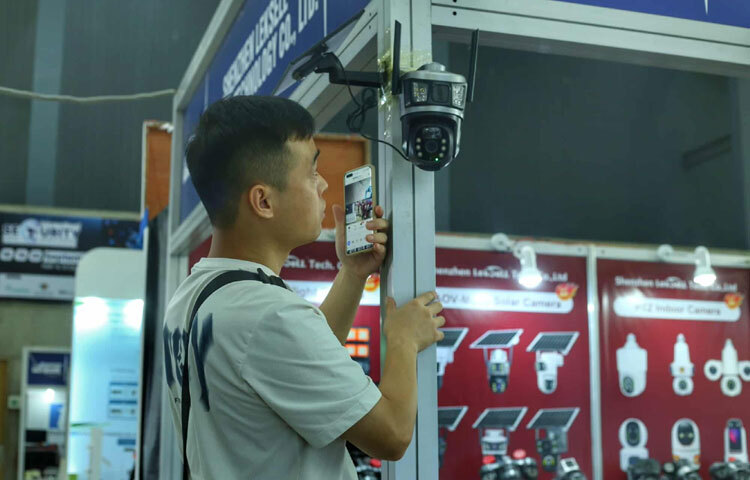 আয়োজক সূত্রে জানা যায়, প্রদর্শনীর পাশাপাশি এখানে বিজনেস টু বিজনেস (বিটুবি) সেশনও অনুষ্ঠিত হচ্ছে।