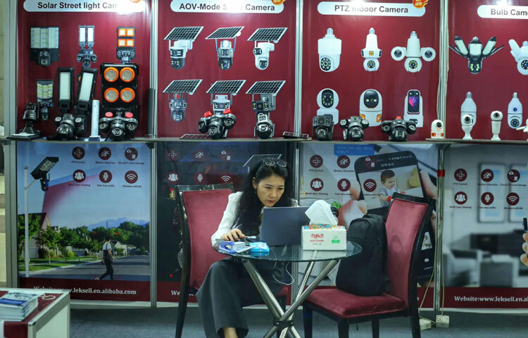 সভাপতিত্ব করেন বাংলাদেশ কম্পিউটার সমিতির ভাইস-প্রেসিডেন্ট ওয়াহিদুল হোসেন দীপু।