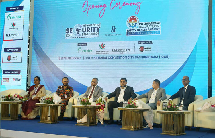 ডাক, টেলিযোগাযোগ ও তথ্যপ্রযুক্তি মন্ত্রণালয়ের বিশেষ সহকারী ফয়েজ আহমদ তৈয়্যব ভার্চুয়ালি এক্সপোর উদ্বোধন করেন।