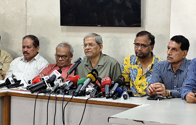 শুধু সাধারণ নাগরিক নয়, আওয়ামী লীগের ‘কথিত’ সংসদ সদস্যরাও সরকারের বন্ধুরাষ্ট্রের (ভারত) কাছে নিরাপদ নয় বলে মন্তব্য করেছেন বিএনপি মহাসচিব মির্জা ফখরুল ইসলাম আলমগীর। ছবি: জাগো নিউজ