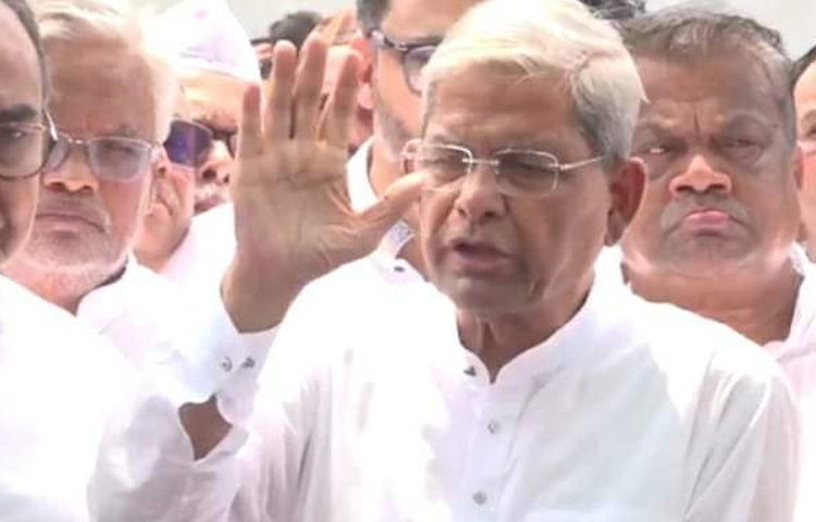 বিএনপি মহাসচিব মির্জা ফখরুল ইসলাম আলমগীর বলেছেন, গত ১৫ বছরের চেয়ে এবারের ঈদ আনন্দটা আমাদের জন্য আলাদা। অনেক তফাৎ রয়েছে। আমরা মুক্ত পরিবেশে ঈদ উদযাপন করছি। ছবি: জাগো নিউজ