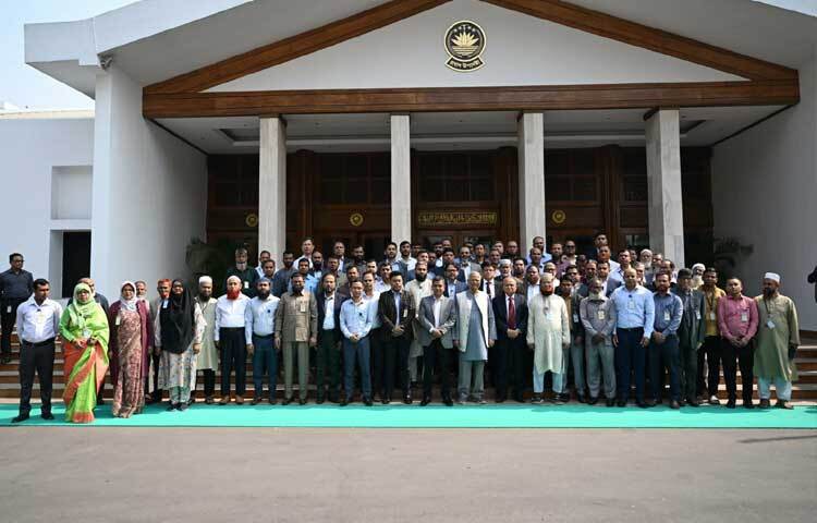 ১২ ফেব্রুয়ারি অনুষ্ঠিত জাতীয় সংসদ নির্বাচন ও ভোট গণভোট সম্পন্ন হয়। মঙ্গলবার সকারে জাতীয় সংসদের দক্ষিণ প্লাজায় শপথ নেবেন নির্বাচিত সংসদ সদস্যরা। বিকেলে শপথ নেবেন মন্ত্রিসভার সদস্যরা।
