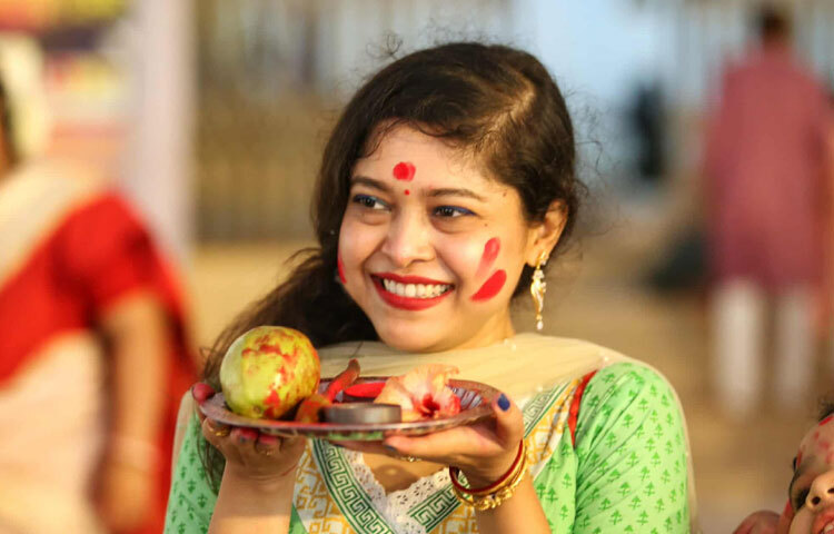 মন্দিরে উপস্থিত ভক্তদের চোখে আনন্দাশ্রুর ঝিলিক ছিল স্পষ্ট, ‘আসছে বছর আবার হবে’ এই আশায় ভক্তরা বিদায় জানালেন মা দুর্গাকে।