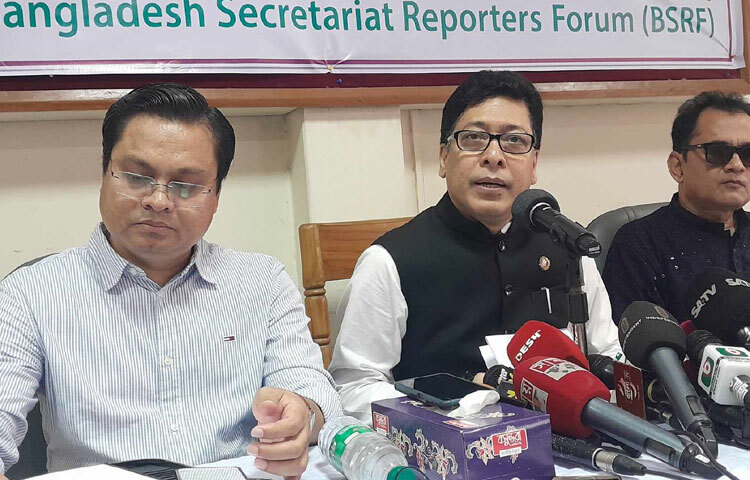 সরকারি কর্মকমিশনের (পিএসসি) মাধ্যমে ১৩ থেকে ২০তম গ্রেড (আগের তৃতীয় ও চতুর্থ শ্রেণি) কর্মচারী নিয়োগে কমিটির সুপারিশ পর্যালোচনা করে সিদ্ধান্ত নেওয়া হবে বলে জানিয়েছেন জনপ্রশাসনমন্ত্রী ফরহাদ হোসেন। ছবি: মাসুদ রানা