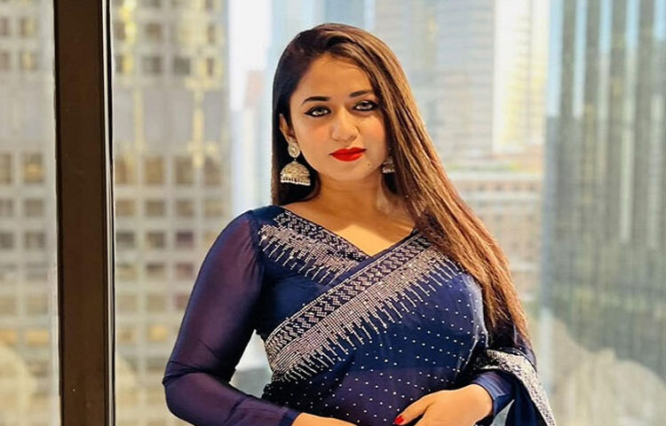 তার জীবনবোধে এক ধরনের বাস্তবতা আছে। তিনি জানেন, গ্ল্যামার একদিন মিলিয়ে যায়, কিন্তু নিজের ব্যক্তিত্ব আর সততা চিরস্থায়ী। তাই পর্দার বাইরেও তিনি নিজের ভাবনা, সাহস আর সত্তার প্রকাশ ঘটান-যা তাকে অন্যদের থেকে আলাদা করে।