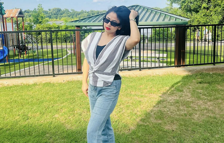 জীবনের এক পর্যায়ে তিনি দেশের বাইরে চলে যান পড়াশোনার কারণে। মালয়েশিয়ায় উচ্চশিক্ষা নিতে গিয়ে কিছুটা সময় দূরে ছিলেন অভিনয় থেকে। কিন্তু শোবিজের প্রতি ভালোবাসা তাকে আবারও টেনে নিয়ে আসে আলোয়। দেশে ফিরে তিনি আবারও পর্দায় হাজির হন নতুন এনার্জি ও পরিণত অভিনয়ের মাধ্যমে।