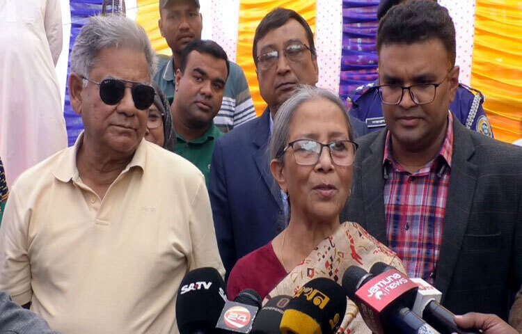 মৎস‌্য ও প্রাণিসম্পদ উপদেষ্টা ফরিদা আখতার বলেছেন, জলদস্যুদের হাতে আর যাতে কোনো জেলে ক্ষতিগ্রস্ত না হয় সেজন‌্য কঠোর ব্যবস্থা নেওয়া হবে। ছবি: জুয়েল সাহা বিকাশ