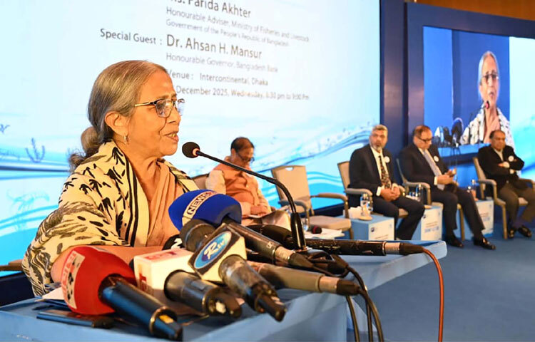 ঢাকায় হোটেল ইন্টারকন্টিনেন্টালে বাংলাদেশ ফ্রোজেন ফুডস এক্সপোর্টার্স অ্যাসোসিয়েশন (বিএফএফইএ) এবং পলিসি রিসার্চ ইনস্টিটিউট অব বাংলাদেশ (পিআরআই) আয়োজিত ‘ট্রান্সফর্মিং পলিসি সাপোর্ট ফর রিভাইভিং বাংলাদেশ’স শ্রিম্প সেক্টর’-শীর্ষক নীতি সংলাপে প্রধান অতিথির বক্তৃতা করেন মৎস্য ও প্রাণিসম্পদ উপদেষ্টা ফরিদা আখতার। ছবি: পিআইডি