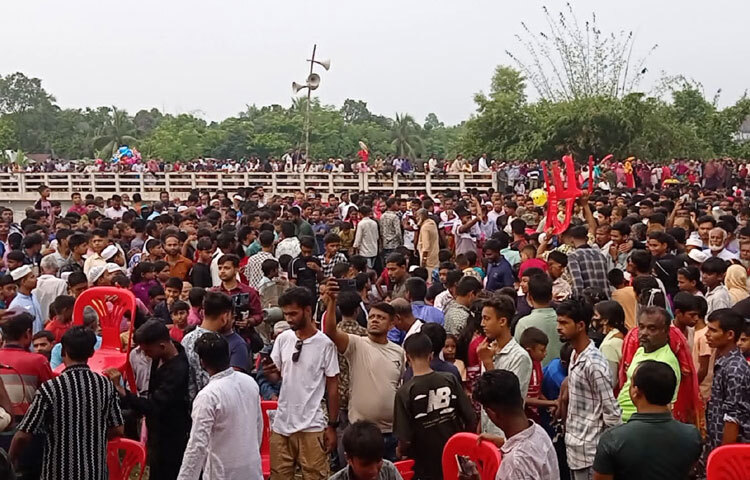 Thousands of people gathered to watch the competition organized by the local Sabuj Board Mill and the locals.