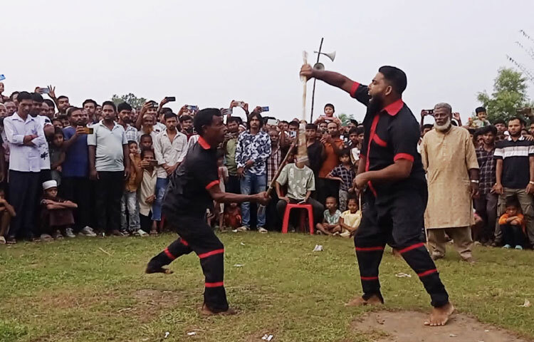 অনুষ্ঠানের প্রধান অতিথি মহিলা দলের কেন্দ্রীয় কমিটির যুগ্ম-সাধারণ সম্পাদক চৌধুরী নায়াব ইউসুফ বলেন, আমারদের ঐতিহ্য ধরে রাখতে হলে এ ধরনের গ্রামবাংলার খেলা বেশি বেশি করে আয়োজন করতে হবে। যুবসমাজকে ভালো পথে ফিরিয়ে আনতে এবং কিশোরগ্যাং বন্ধ করতে তাদের ভালোর দিকে ফিরিয়ে আনতে এসব ঐতিহ্যবাহী খেলার বিকল্প নেই। এমন ধরনের আয়োজন করার জন্য আয়োজনকারীদের ধন্যবাদ জানান।