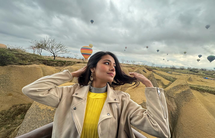 টেলিভিশন নাটকের পাশাপাশি ওটিটিতেও অভিনয় করেন তিনি। গানের জন্যও বেশ প্রশংসা কুড়চ্ছেন ফারিণ। ছবি: ফেসবুক