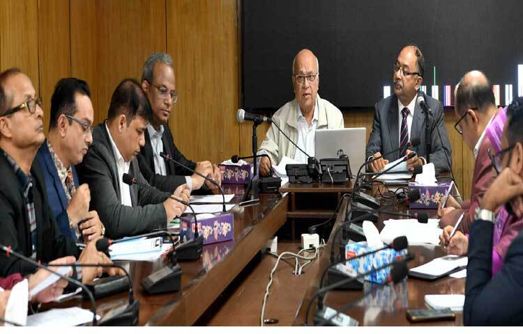 দুর্যোগ ব্যবস্থাপনা ও ত্রাণ উপদেষ্টা ফারুক ই আজম ঢাকায় মন্ত্রণালয়ের সভাকক্ষে মন্ত্রণালয়ের বার্ষিক উন্নয়ন কর্মসূচির অগ্রগতি ও পর্যালোচনা সভায় বক্তৃতা করেন। ছবি: পিআইডি