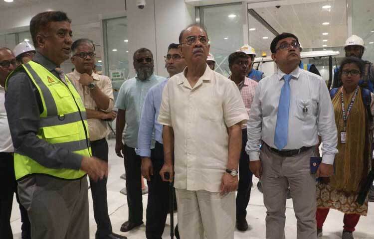 শাহজালাল আন্তর্জাতিক বিমানবন্দরের তৃতীয় টার্মিনাল চলতি বছরের শেষ দিকে বা আগামী বছরের শুরুতে চালু হবে বলে জানিয়েছেন বেসামরিক বিমান পরিবহন ও পর্যটন মন্ত্রী মুহাম্মদ ফারুক খান। ছবি: মুসা আহমেদ