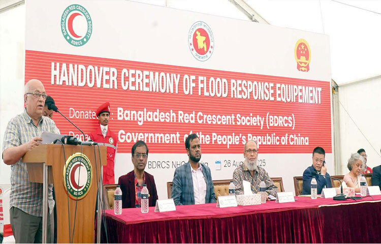 ঢাকায় মগবাজারে বাংলাদেশ রেড ক্রিসেন্ট সোসাইটি সদর দপ্তরে ‘হ্যান্ডওভার সেরিমনি অফ ফ্লাড রেসপন্স ইকুইপমেন্ট’ শীর্ষক অনুষ্ঠানে প্রধান অতিথির বক্তৃতা করেন দুর্যোগ ব্যবস্থাপনা ও ত্রাণ উপদেষ্টা ফারুক ই আজম। ছবি: পিআইডি