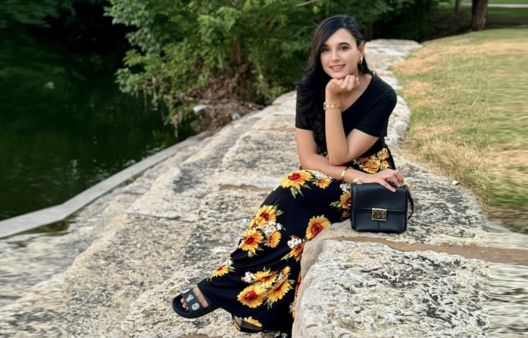 সবচেয়ে বেশি তাপ টেনে নেয় কালো রঙ, আর নীল রঙকেও গবেষকরা সতর্কতার তালিকায় রেখেছেন। কারণ এটি আশানুরূপ না হয়ে বেশিরভাগ সময় বেশি তাপ শোষণ করে শরীরকে আরও গরম করে তোলে।