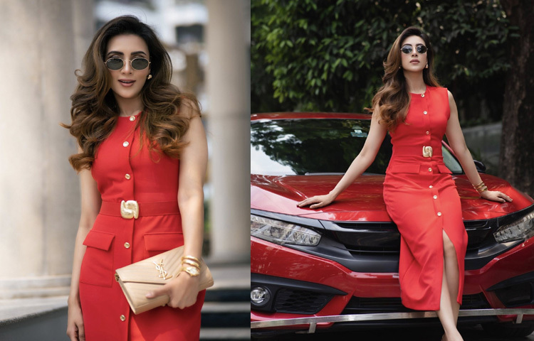 বিশেষ করে রোদে দীর্ঘ সময় বাইরে থাকতে হলে নীল বা কালো রঙের পোশাক এড়িয়ে চলাই ভালো। বরং সাদা, হলুদ, ধূসর বা লাল রঙের হালকা ফেব্রিকের পোশাক হতে পারে গরমের দিনে আরামদায়ক ও কার্যকর বেছে নেওয়া।