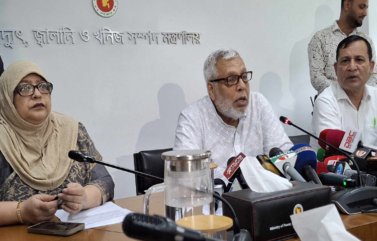 খুলনা অঞ্চলে সংঘটিত গ্রিড বিপর্যয়ের (গোপালগঞ্জ-আমিন বাজার গ্রিড) বিষয়টি তদন্তের জন্য আট সদস্যের কমিটি গঠন করা হয়েছে বলে জানিয়েছেন বিদ্যুৎ, জ্বালানি ও খনিজ সম্পদ মন্ত্রণালয়ের উপদেষ্টা মুহাম্মদ ফাওজুল কবির খান। ছবি: মাসুদ রানা