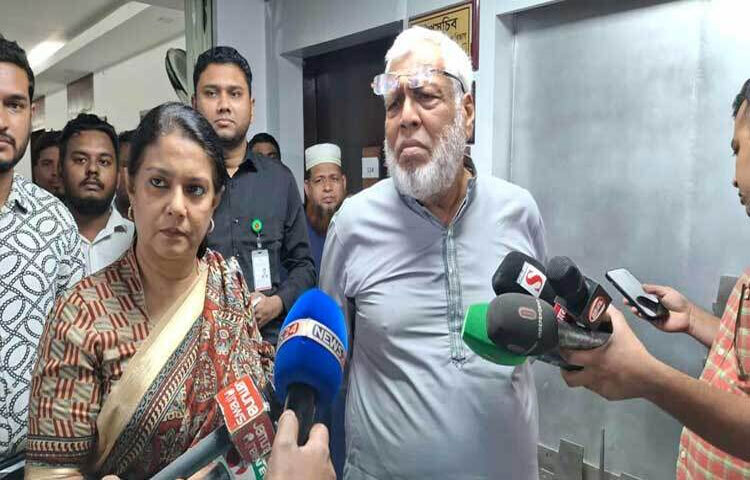 আন্দোলনরত প্রকৌশল শিক্ষার্থীদের দাবিগুলো বিবেচনা করে ন্যায্য সমাধান করা হবে বলে জানিয়েছেন এ বিষয়ে গঠিত কমিটির সভাপতি উপদেষ্টা মুহাম্মদ ফাওজুল কবির খান।