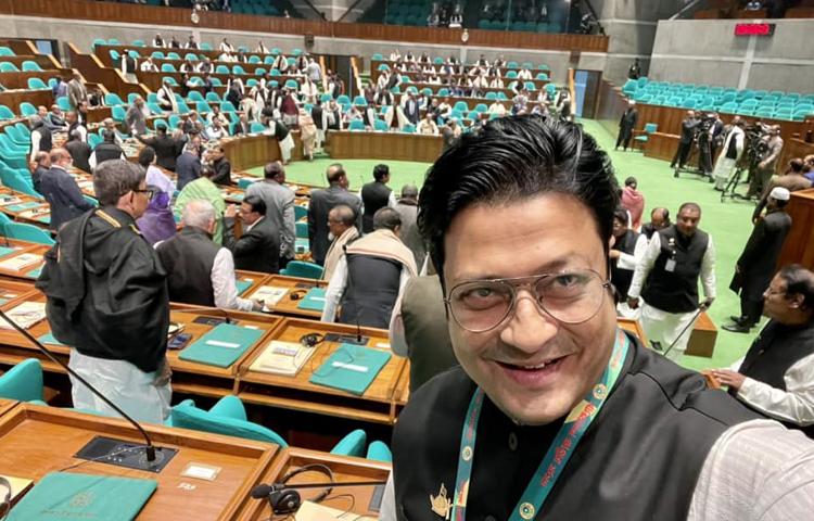 নতুন সরকারের প্রথম সংসদ অধিবেশনে যোগ দিয়েছেন চিত্রনায়ক ও নবনির্বাচিত সংসদ সদস্য ফেরদৌস আহমেদ। ছবি: সংগৃহীত