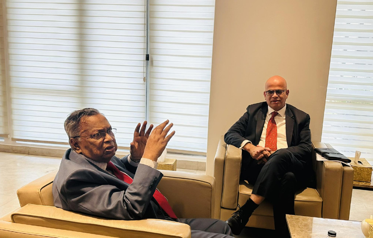 বেলা সাড়ে ১১টায় সচিবালয়ে অর্থমন্ত্রী আবুল হাসান মাহমুদ আলীর সাঙ্গে বৈঠক করেন এশিয়ান ইনফ্রাস্ট্রাকচার ইনভেস্টমেন্ট ব্যাংকের (এআইআইবি) ভারপ্রাপ্ত ভাইস চেয়ারম্যান রজত মিশ্র। ছবি: ইসমাইল হোসেন রাসেল