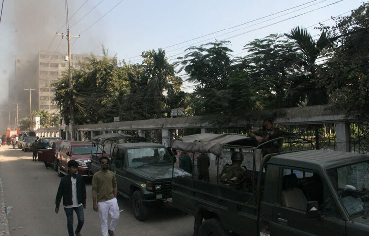 আগুনের সূত্রপাত সম্পর্কে জানতে চাওয়া হলে লে. কর্নেল তাজুল ইসলাম বলেন, এখনই সূত্রপাত বলা যাবে না, আগে আগুন নিয়ন্ত্রণ করবো, তারপর সূত্রপাত বলা যাবে।