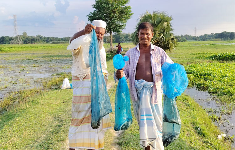 আষাঢ়-শ্রাবণের শুরুতেই যখন চারদিক জলময় হয়ে ওঠে, তখন প্রাণ ফিরে পায় কালীগঞ্জের বিল ও নদীগুলো। সঙ্গে জেগে ওঠে শখের মাছ শিকারিদের দল। কেউ পেশায় ব্যবসায়ী, কেউ শিক্ষক, কেউ চাকরিজীবী-তবে সবারই এক পরিচয়, তারা বড়শির টানে ছুটে আসেন এই জলভরা মাঠে।