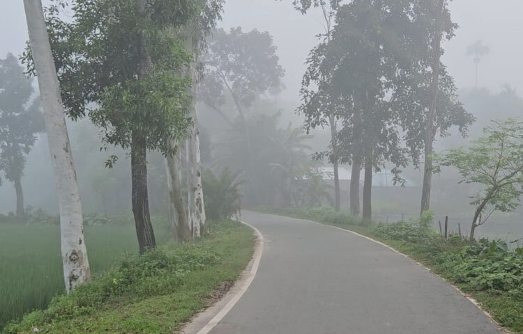 পঞ্চগড়ের শীতকালীন আবহাওয়া স্থানীয়দের কাছে বেশ সুপরিচিত। প্রতি বছর শীতের শুরুতেই এ জেলার নদী, খাল-বিল, পথ-ঘাট, ফসলের মাঠ, গ্রামাঞ্চলের কাঁচাপাকা সড়ক কুয়াশাচ্ছন্ন হয়ে এক নতুন রূপ নেয়।