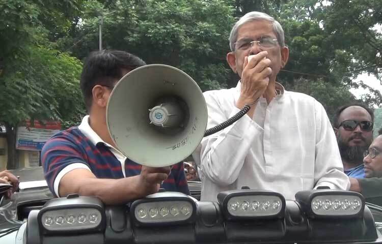 বিএনপি মহাসচিব মির্জা ফখরুল ইসলাম আলমগীর বলেছেন, দেশে নৈরাজ্য সৃষ্টি করতে আওয়ামী লীগ মরিয়া হয়ে উঠেছে। তারা হিন্দু সম্প্রদায়ের ওপর হামলার অভিযোগ তুলে দেশে নৈরাজ্য সৃষ্টি করতে চায়। ছবি: ইব্রাহিম সুজন