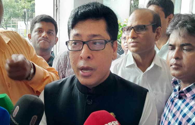 বাংলাদেশ সরকারি কর্ম কমিশন (বিপিএসসি) থেকে ফাঁস হওয়া প্রশ্নে কর্মকর্তাদের নিয়োগ পাওয়ার বিষয়টি প্রমাণিত হলে তাদের বিরুদ্ধে আইনানুগ ব্যবস্থা নেওয়া হবে বলে জানিয়েছেন জনপ্রশাসনমন্ত্রী ফরহাদ হোসেন। ছবি: মাসুদ রানা