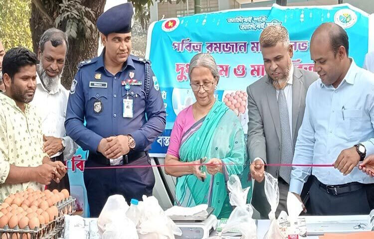 মৎস্য ও প্রাণিসম্পদ উপদেষ্টা ফরিদা আক্তার বলেছেন, সারাবছর সুলভ মূল্যে পণ্য সামগ্রী বিক্রয় করা হবে। জেলা থেকে উপজেলা পর্যায়ে সাধারণ মানুষের কাছে এ পণ্য পৌঁছিয়ে দেওয়া হবে। ছবি: আব্দুল্লাহ আল নোমান