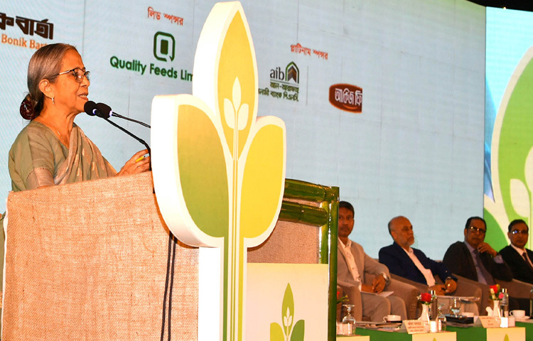 রাজধানীর প্যান প্যাসিফিক সোনারগাঁও হোটেলে কৃষি, খাদ্যনিরাপত্তা ও প্রাণ-প্রকৃতি সম্মেলন ২০২৫-এর প্রথম অধিবেশনে প্রধান অতিথির বক্তৃতা করেন মৎস্য ও প্রাণিসম্পদ উপদেষ্টা ফরিদা আখতার। ছবি: পিআইডি