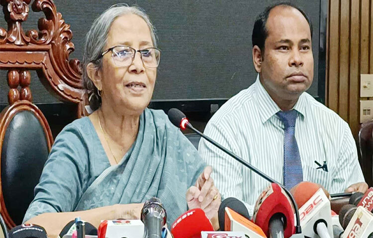 মৎস্য ও প্রাণিসম্পদ মন্ত্রণালয়ের উপদেষ্টা ফরিদা আখতার বলেছেন, কোনো চাপে নয়, দুর্গাপূজা উপলক্ষে ভারতের অনুরোধে ইলিশ পাঠানো হয়েছে। দুর্গাপূজায় সৌজন্যবোধ ও অনুরোধের কারণে এ বছর ভারতে ১২০০ মেট্রিক টন ইলিশ পাঠানোর অনুমোদন দেওয়া হয়েছে, যা গত বছরের তুলনায় অর্ধেকেরও কম। ছবি: রোকনুজ্জামান মানু