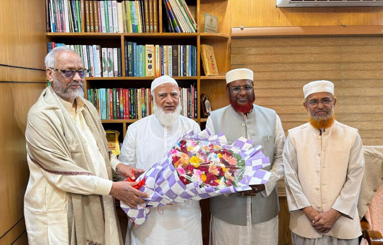 ১৩ ডিসেম্বর সকাল ৯টায় জামায়াতের কেন্দ্রীয় কার্যালয়ে এ সৌজন্য সাক্ষাৎ অনুষ্ঠিত হয়। জামায়াতে ইসলামীর প্রচার বিভাগ থেকে পাঠানো এক বিজ্ঞপ্তিতে এ তথ্য জানানো হয়।