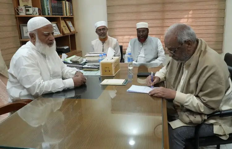 The organization's Secretary General, former MP Mia Golam Parwar and Assistant Secretary General Maulana Abdul Halim were present at the joining ceremony.