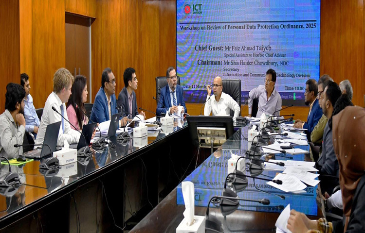 ঢাকায় আগারগাঁওয়ে আইসিটি ভবনে ‘ব্যক্তিগত তথ্য সুরক্ষা অধ্যাদেশ পর্যালোচনা বিষয়ক কর্মশালা ২০২৫’ শীর্ষক অনুষ্ঠানে দ্বিতীয় দিনে প্রধান অতিথির বক্তৃতা করেন ডাক, টেলিযোগাযোগ ও তথ্যপ্রযুক্তি মন্ত্রণালয়ের প্রধান উপদেষ্টার বিশেষ সহকারী ফয়েজ আহমদ তৈয়্যব। ছবি: পিআইডি