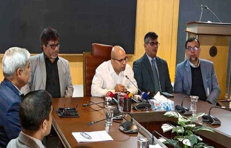 বিটিআরসি ভবনে ভাঙচুর চালানো মোবাইল ব্যবসায়ীদের আইনের আওতায় আনা হবে বলে জানিয়েছেন প্রধান উপদেষ্টার বিশেষ সহকারী ডাক, টেলিযোগাযোগ ও তথ্যপ্রযুক্তি মন্ত্রণালয়ের দায়িত্বপ্রাপ্ত ফয়েজ আহমদ তৈয়্যব।