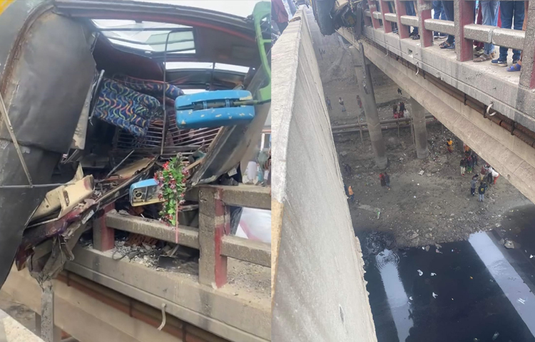 আজ সকাল সাড়ে ৯টায় ঢাকা-টাঙ্গাইল মহাসড়কের কড্ডা ব্রিজের ওপর একটি বাস উল্টে গেছে । এতে বাসের চালক ও তার সহযোগী তুরাগ নদে পড়ে গেছেন। এ ঘটনায় কমপক্ষে ১৫জন আহত হয়েছে। ছবি: আমিনুল ইসলাম