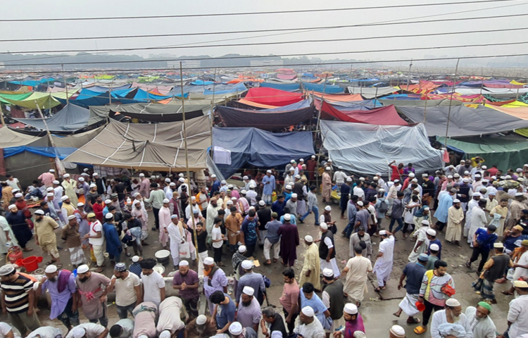 গাজীপুরের টঙ্গীতে বিশ্ব ইজতেমায় আরও তিন মুসল্লির মৃত্যু হয়েছে। এ নিয়ে এখন পর্যন্ত ইজতেমায় ১০ জনের মৃত্যু হলো। ছবি: আমিনুল ইসলাম