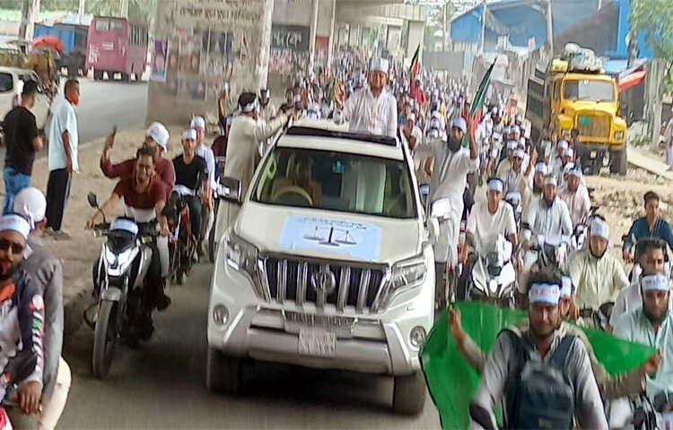 গাজীপুর-২ আসনে জামায়াত মনোনীত সংসদ সদস্য প্রার্থী মুহাম্মদ হোসেন আলীর সমর্থনে মোটরসাইকেল শোভাযাত্রা করেছেন দলটির নেতাকর্মী ও স্থানীয়রা। ছবি: মো. আমিনুল ইসলাম