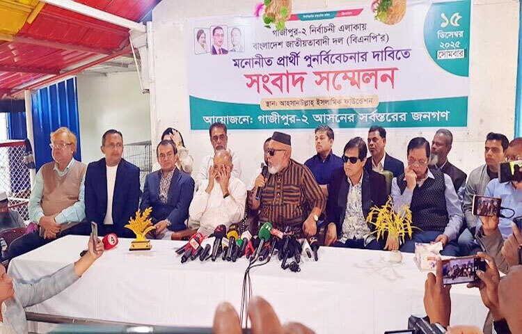 গাজীপুর-২ আসনে বিএনপির মনোনয়ন পুনর্বিবেচনার দাবিতে সংবাদ সম্মেলন করেছেন মহানগর বিএনপির সাবেক সভাপতি ও বিএনপির কেন্দ্রীয় নেতা বীর মুক্তিযোদ্ধা হাসান উদ্দিন সরকার। ছবি: মো. আমিনুল ইসলাম