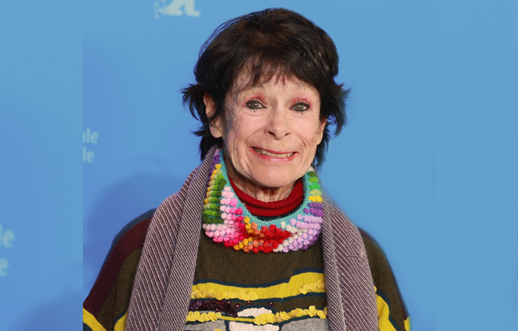 স্প্যানিশ পরিচালক কার্লোস সাউরার সঙ্গে তার দীর্ঘদিনের পেশাগত ও ব্যক্তিগত সম্পর্ক ছিল। সাউরার বেশ কয়েকটি সিনেমায় জেরাল্ডিন মুখ্য চরিত্রে অভিনয় করেন, যেমন-‘ক্রিয়া কুয়েরভোস (১৯৭৬)’, ‘এলিসা, ভিডা মিয়া (১৯৭৭)’, ‘মামা কুমপ্লে সিয়েন আনিয়োস (১৯৭৯)’। তার অভিনয়শৈলীতে ছিল অন্তর্নিহিত আবেগ, আত্মসংঘাত ও মানবিক জটিলতার দারুণ প্রকাশ।