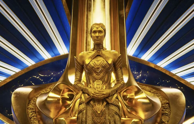 এছাড়া ‘গার্ডিয়ানস অব দ্য গ্যালাক্সি ভলিউম টু’ এ অ্যায়েশা চরিত্রে তার পারফরম্যান্সও ভক্তদের মাঝে ব্যাপক জনপ্রিয় হয়। বর্তমানে তিনি একাধিক বিখ্যাত পরিচালকের সঙ্গে কাজ করছেন এবং তাকে নিয়ে হলিউডে প্রত্যাশার কমতি নেই।