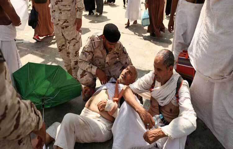 তীব্র তাপপ্রবাহে চলতি বছর কমপক্ষে এক হাজার ৩০১ জন হজযাত্রীর মৃত্যু হয়েছে। ছবি: এএফপি