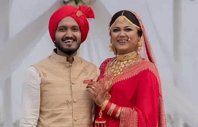 ১১ জানুয়ারি আবু সাইয়িদ রানার সঙ্গে নতুন পথচলা শুরু করেন অভিনেত্রী মৌসুমী হামিদ।