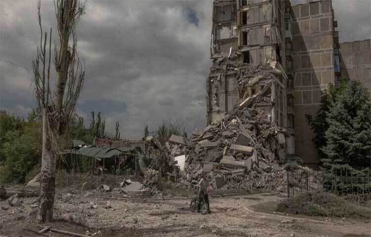 ইউক্রেনজুড়ে রাশিয়ার হামলায় চার শিশুসহ কমপক্ষে ১২ জন নিহত হয়েছে। ইউক্রেনের বিভিন্ন অঞ্চলে ধারাবাহিক হামলা চালাচ্ছে রাশিয়া। ছবি: এএফপি