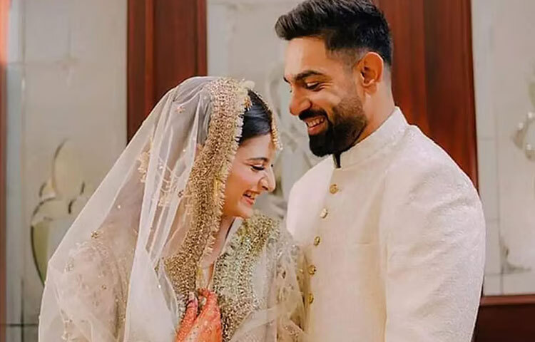 হারিস রউফ: ২০২৩ সালে পাকিস্তানের গতি তারকা হারিস রউফ বিয়ে করেন তার স্কুলের বন্ধু সানা রুবাবকে। তাদের প্রেমের গল্প যেন সিনেমার মতো, বন্ধুত্ব থেকে বিয়ে।